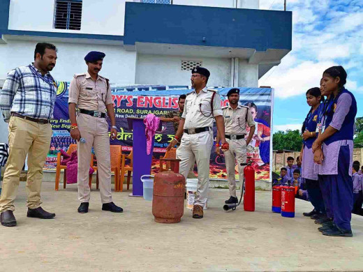 अग्नि सुरक्षा को लेकर छात्रों को किया गया जागरूक